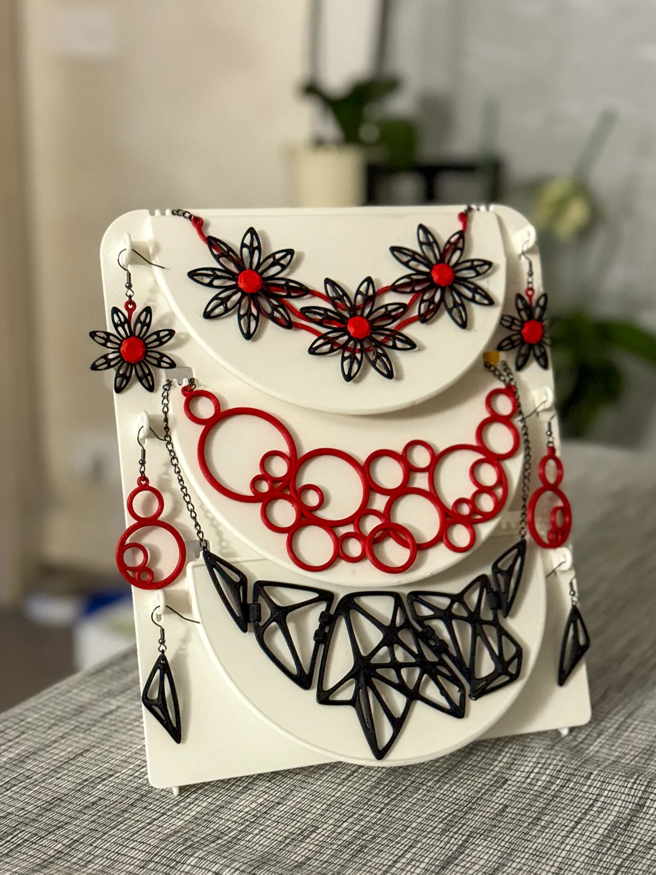 Necklace and earrings Holder / exhibitor view 2