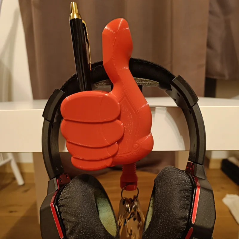 Multifunctional desk assistant