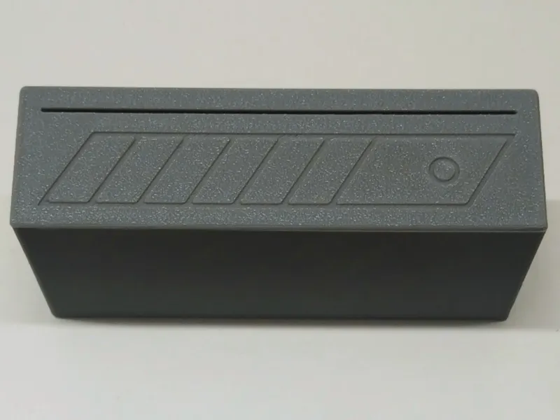 Blade disposal container with Gridfinity Bin