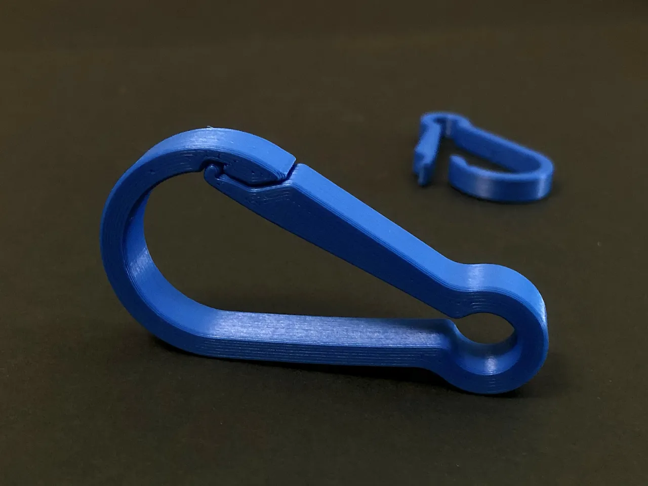 Utility Carabiner: Secure, Versatile Everyday Clip view 2