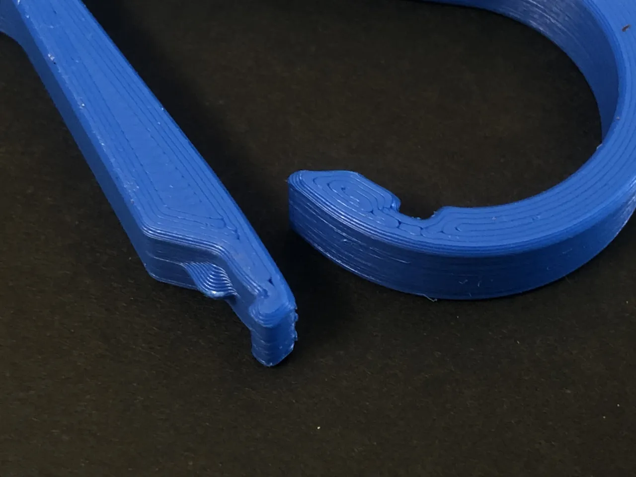 Utility Carabiner: Secure, Versatile Everyday Clip view 4