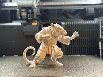 Figura decorativa: TMNT Splinter Sketch Statue + display stand — vista de referencia 3