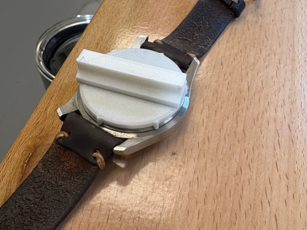 Outil de démontage de fond de boîtier de montre