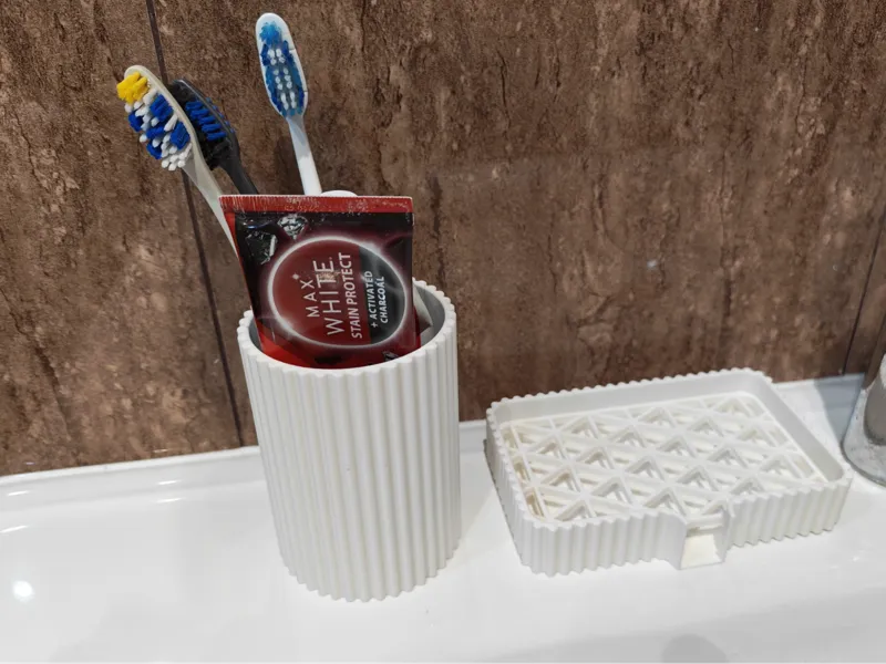 Toothbrush / makeup brush cup