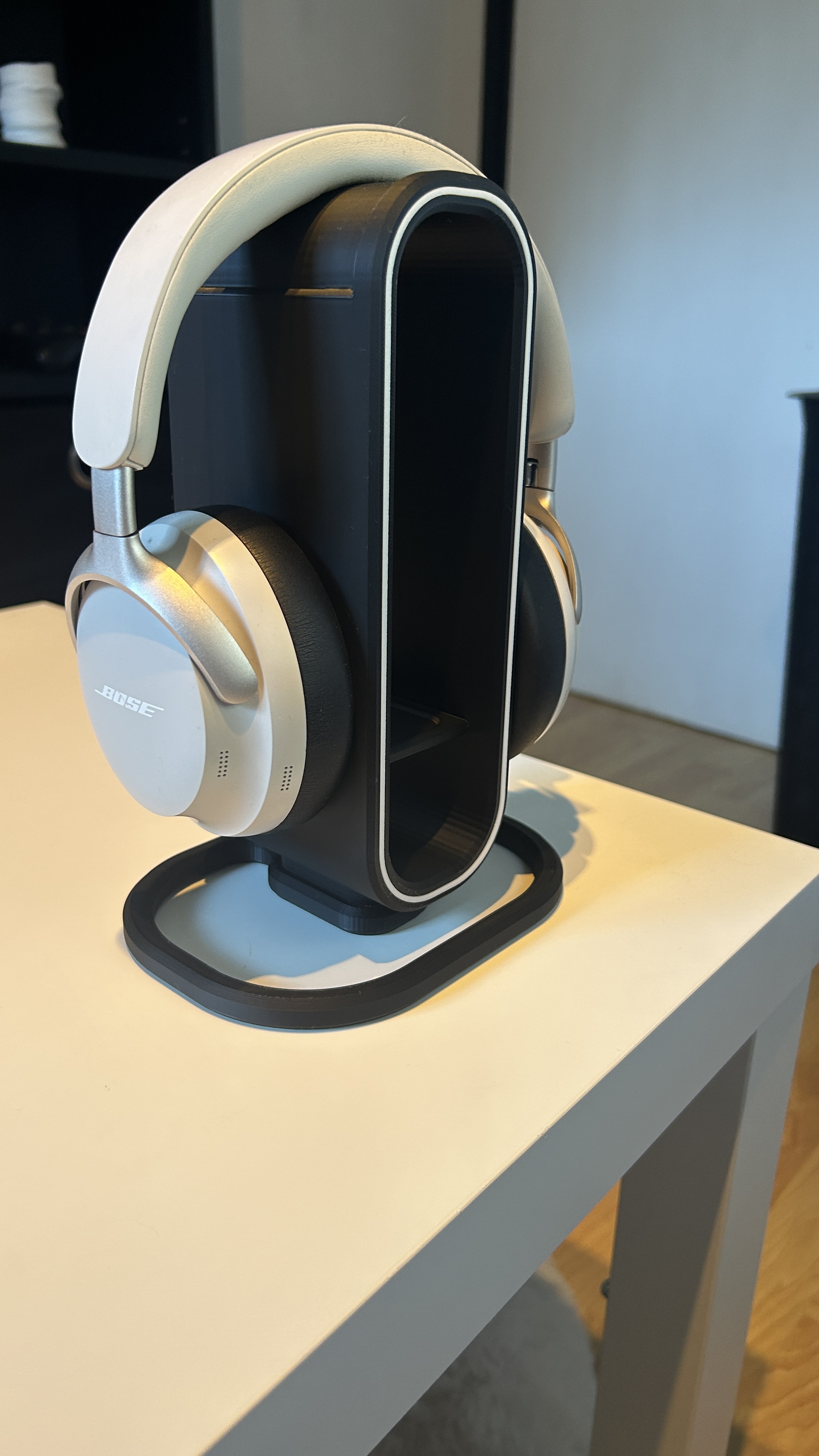 Modern Line HeadPhone Stand with Tray - 1