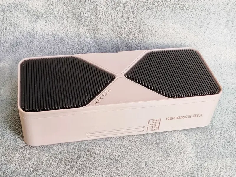 NVIDIA GeForce RTX 5090盒子