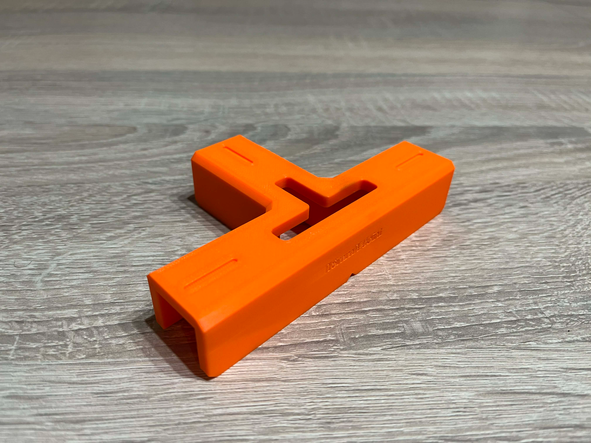 Handy T-Joint for DIY Furniture Assembly