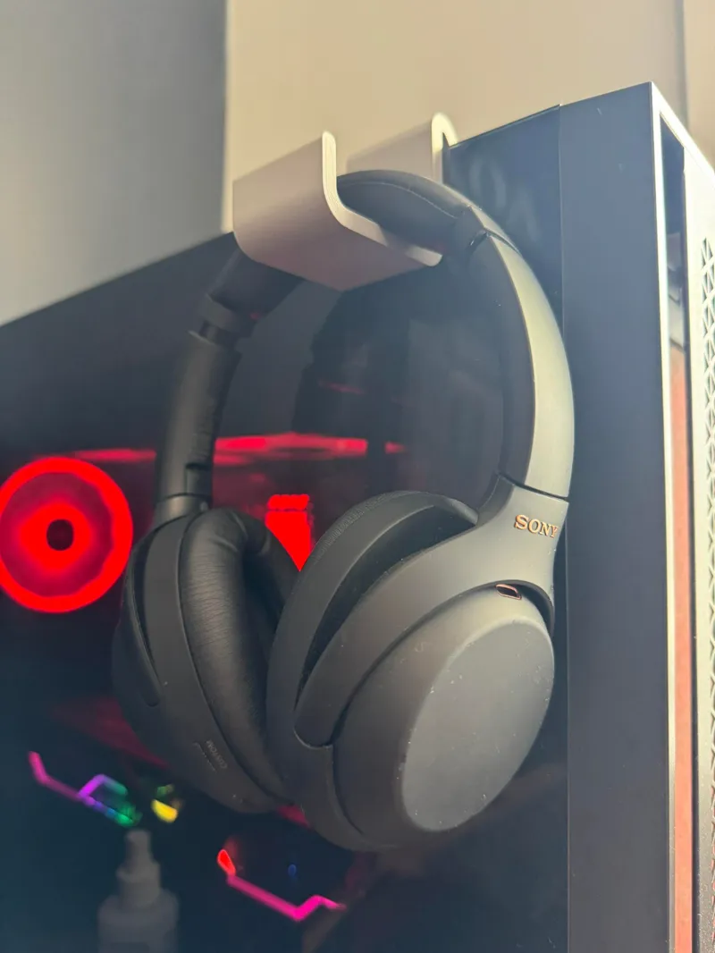 Corsair Case Hanger