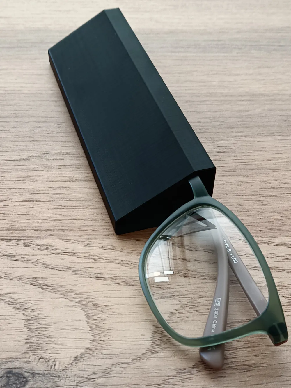 Hand Model Glass Case Lightweight minimalist glasses case - Free 3D Print Model - MakerWorld
