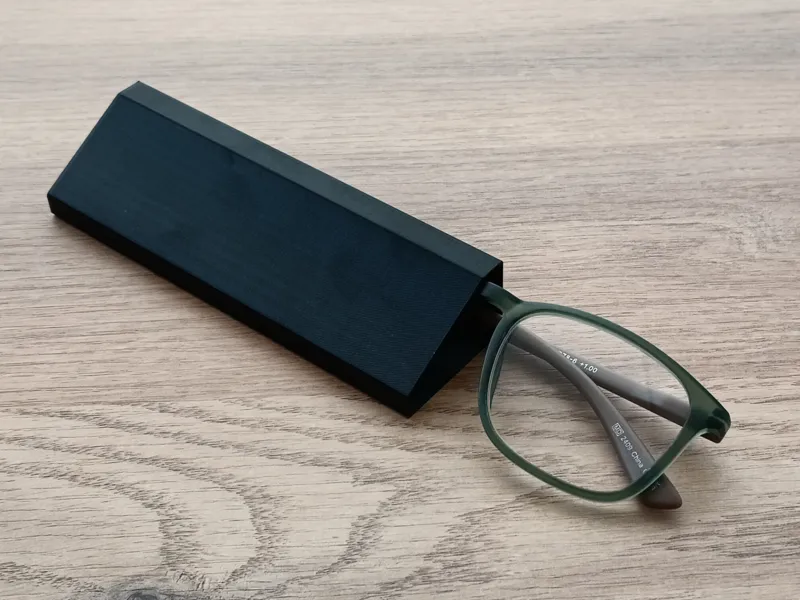 Lightweight minimalist glasses case