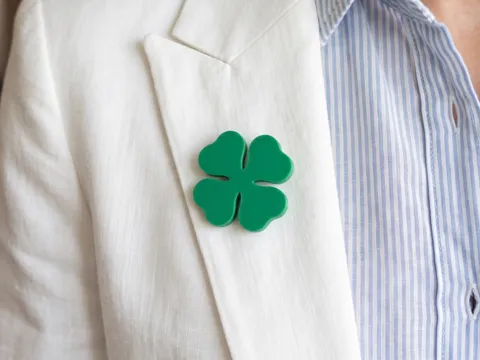 Letrero o emblema decorativo: Four Leaf Clover Brooch — referencia de MakerWorld