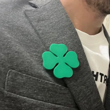 Letrero o emblema decorativo: Four Leaf Clover Brooch — vista de referencia 5