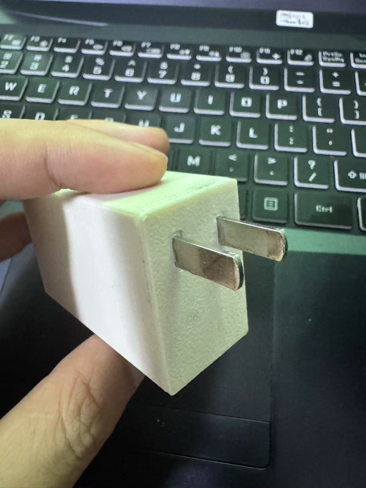 Miniatura 2 do modelo 3D 61W氮化镓充电器外壳