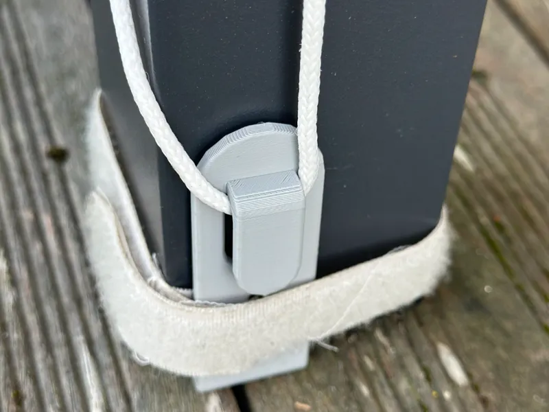 Support pour protection table de jardin 