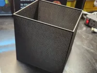 Boîte grillagée noire — photo 1