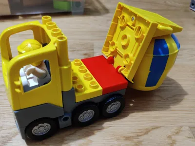 Duplo concrete truck hinge