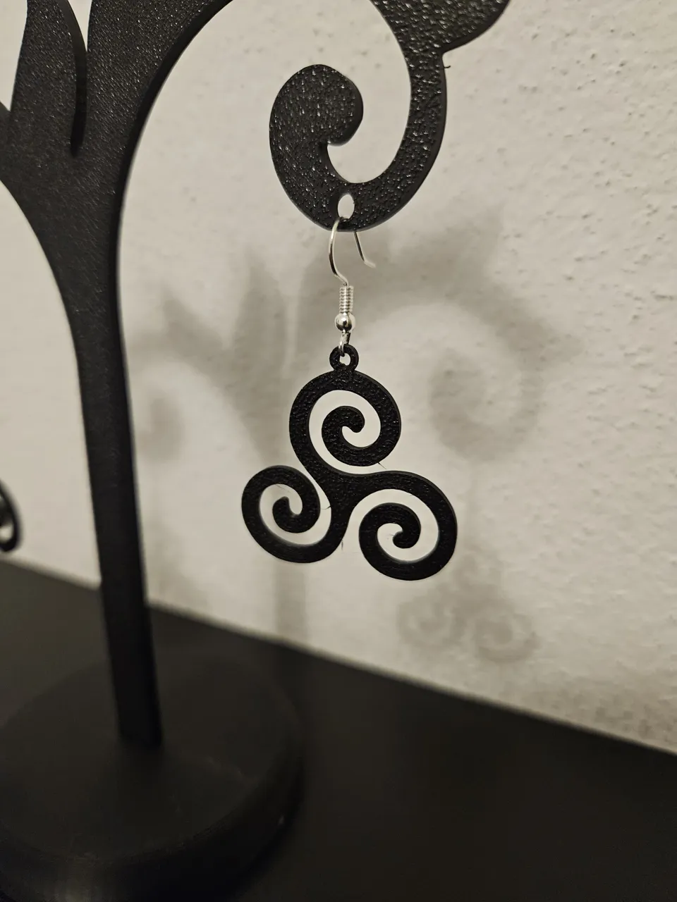 Celtic earrings - Triskelion view 2
