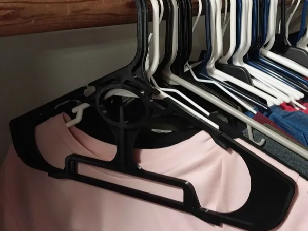 Print in place hanger, expands and clips.