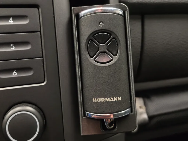 Hörmann Garagentoröffner Halter für das Auto