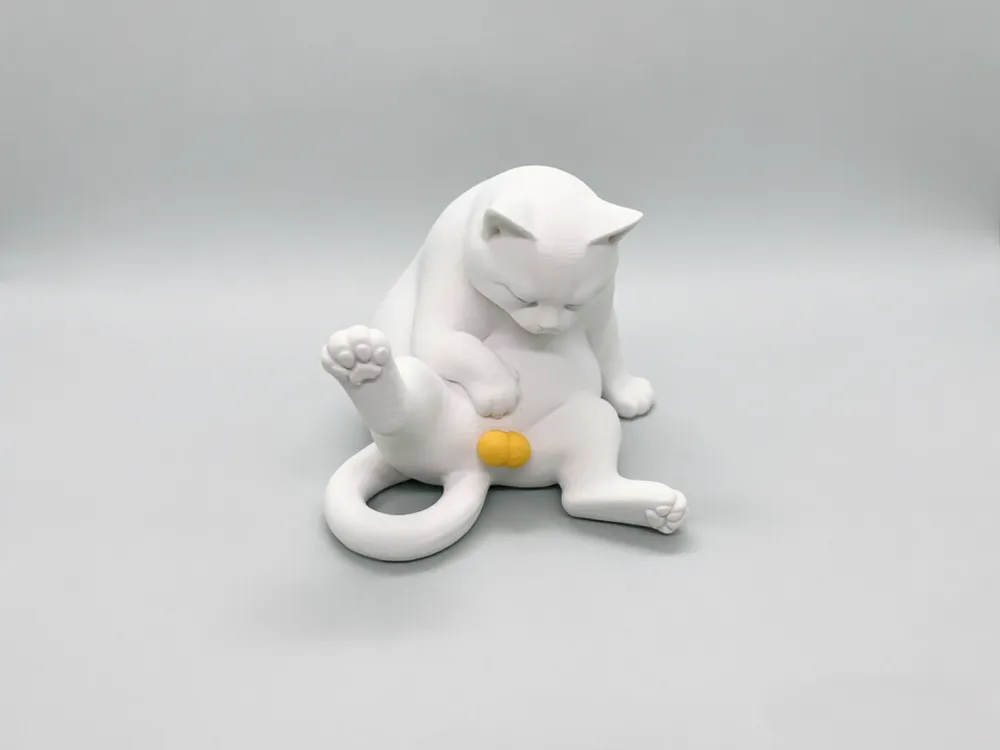 Figura decorativa: Cat Playing with Balls. Referencia del modelo original.