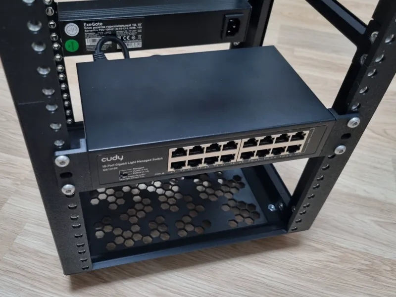 Cudy 16 port switch 10' rack mount ears