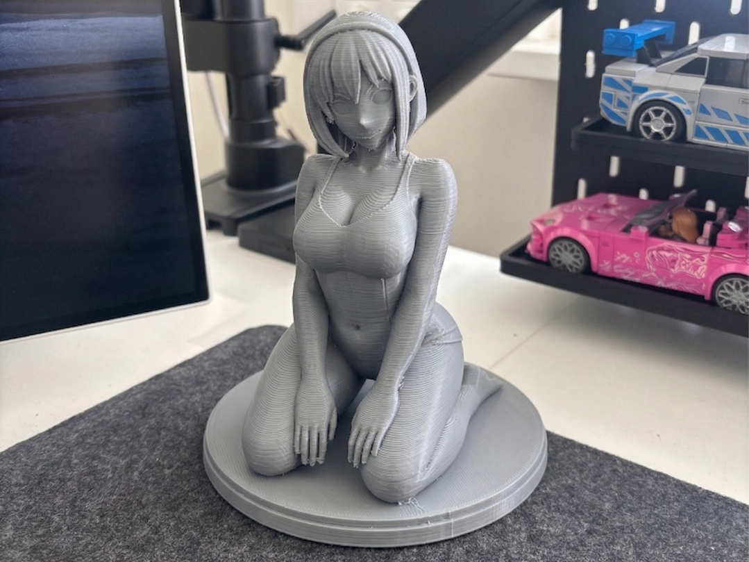 Minimalist Beauty Anime Girl | Sleek Desk Figure