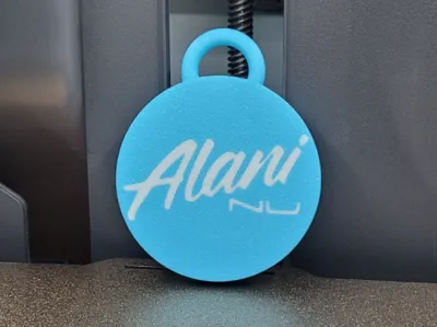 Alani SNUGFit 12-ounce 355-milliliter Can Cover—Logo