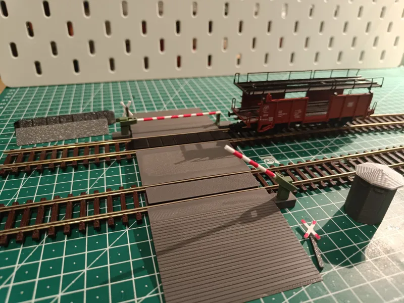 Bahnübergang ein-/zweigleisig für Roco Line in H0
