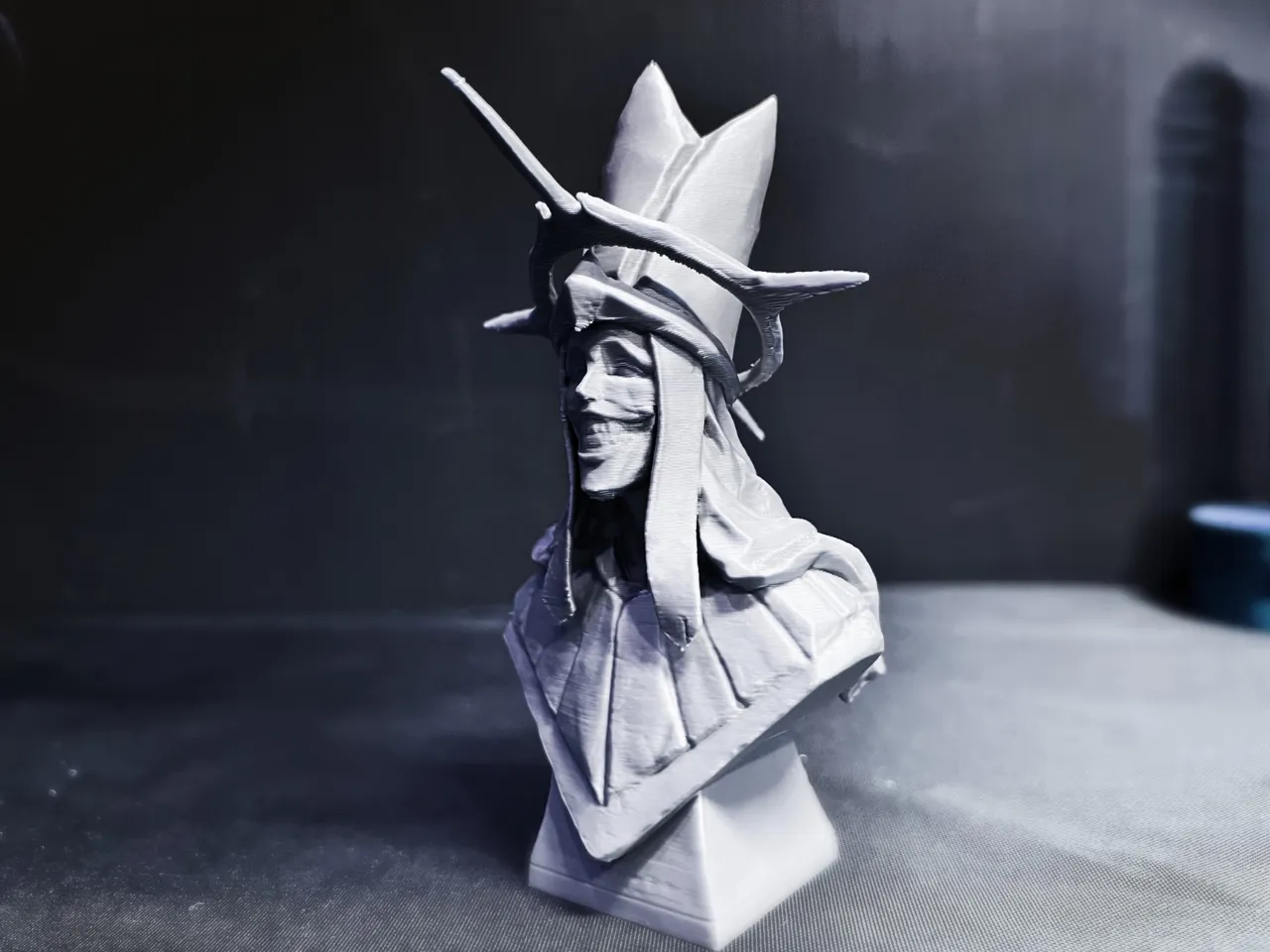 Statue of Solo Leveling view 3