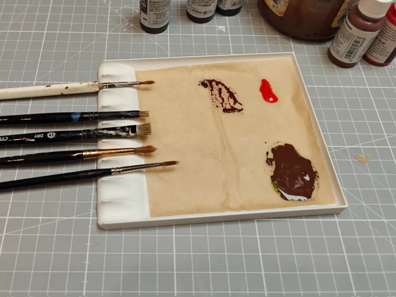 Brush Holder With Wet Pallet
