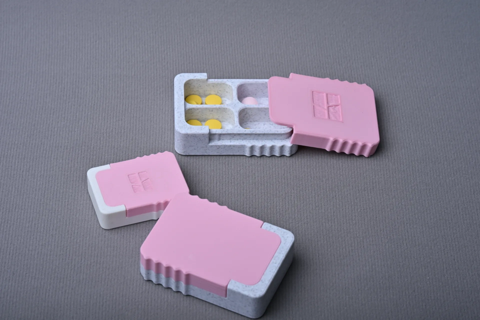 Miniatura 4 do modelo 3D 便携药盒、小零件盒