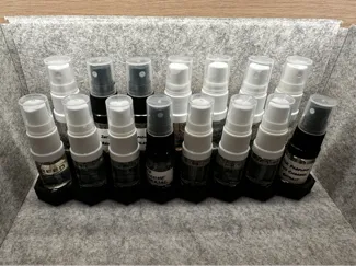 Two-Row Honeycomb Bottle Organizer – 15 Bottles