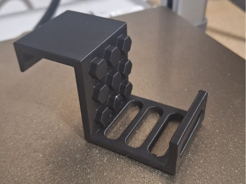 Minimalist Kitchen Sink Sponge Holder with a Lip