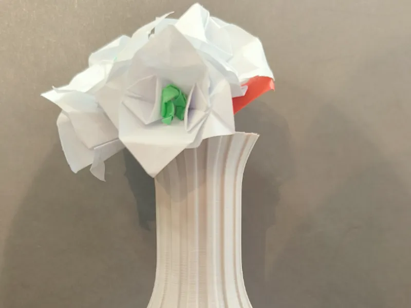 sharp ribs vase