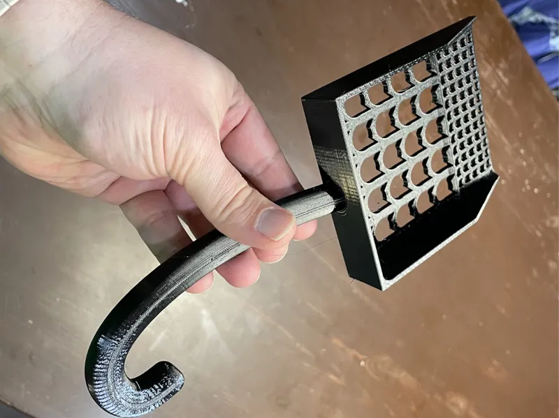 Overengineered Litter Scoop with Kitty Details