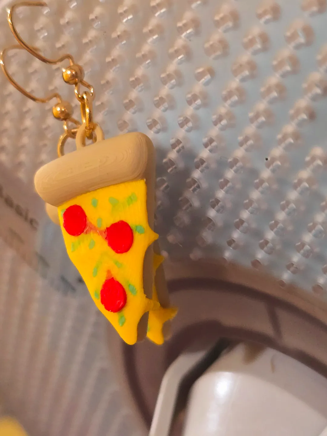3D pizza earrings view 2