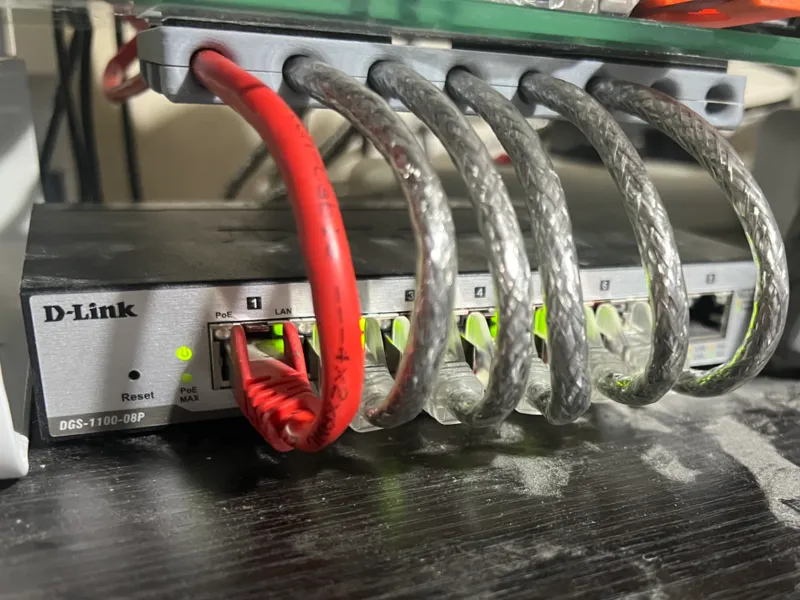 Cable clamp to hold 8 x 6mm CAT6 Ethernet cables