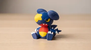 Figura decorativa: Chibi Garchomp Pokemon dragon toy — vista de referencia 2