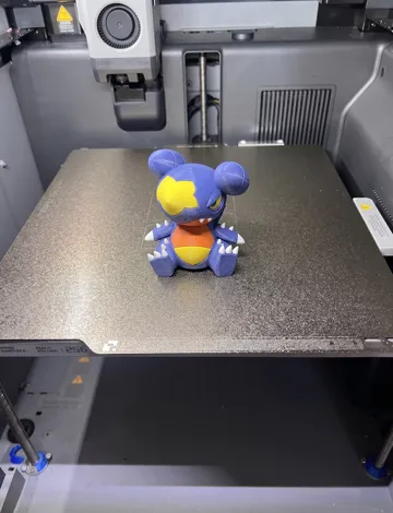Figura decorativa: Chibi Garchomp Pokemon dragon toy — vista de referencia 3