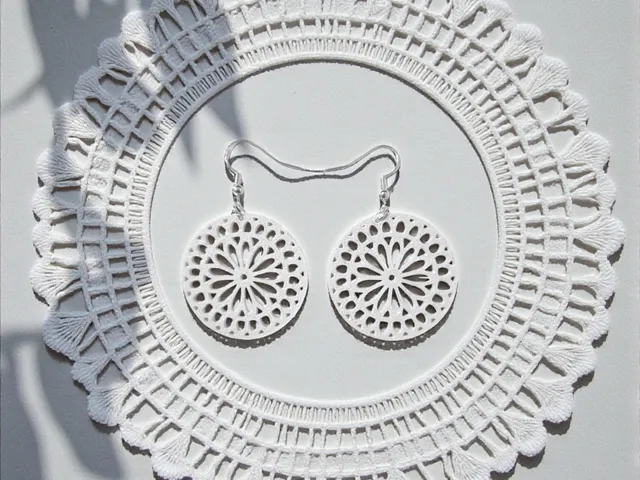 Daisy in a round earrings