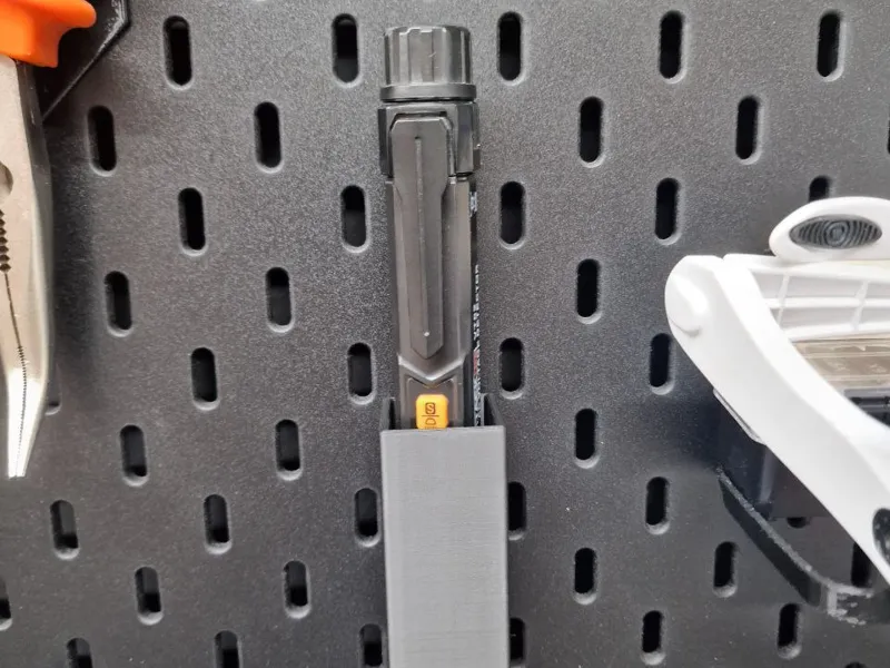 Contenitore rilevatore/tester di tensione skadis