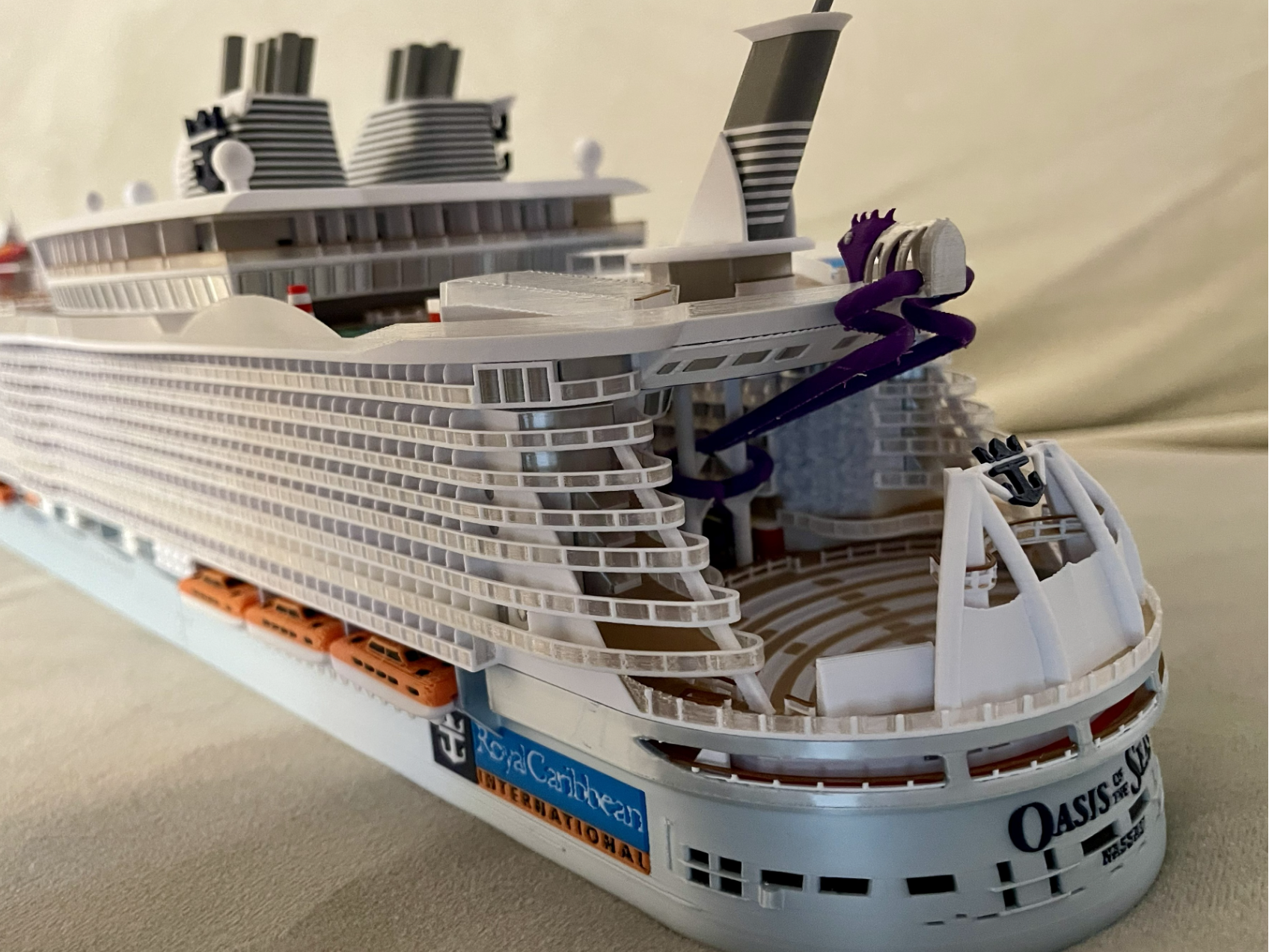 Royal Caribbean Oasis of the Seas 1:500 CruiseShip - 1