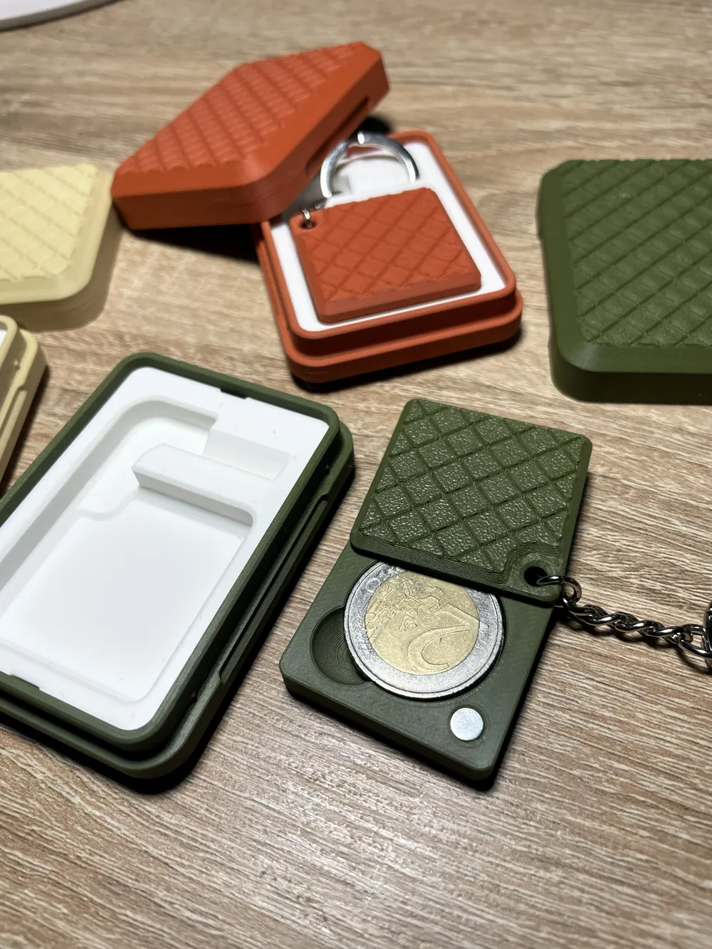 Tip Keeper – Emergency Coin Keychain with Gift Box - Free 3D Print ...