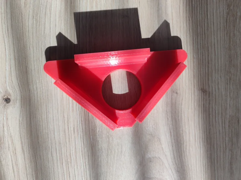Tool for precise 45°  90° cutting angle alignment