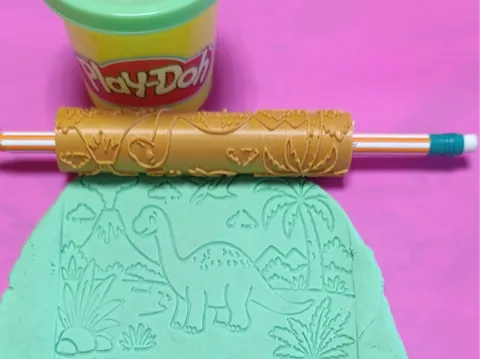 Letrero o emblema decorativo: Play-doh dino roller pattern — referencia de MakerWorld