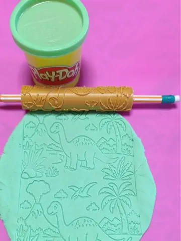 Letrero o emblema decorativo: Play-doh dino roller pattern — vista de referencia 2