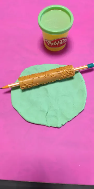 Letrero o emblema decorativo: Play-doh dino roller pattern — vista de referencia 4