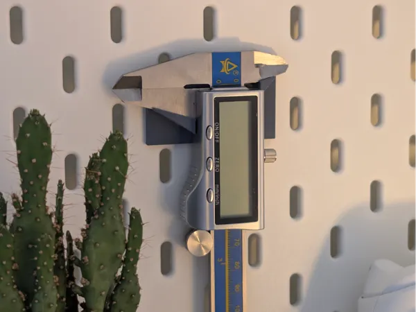 Support de pied à coulisse pour panneau IKEA Skadis