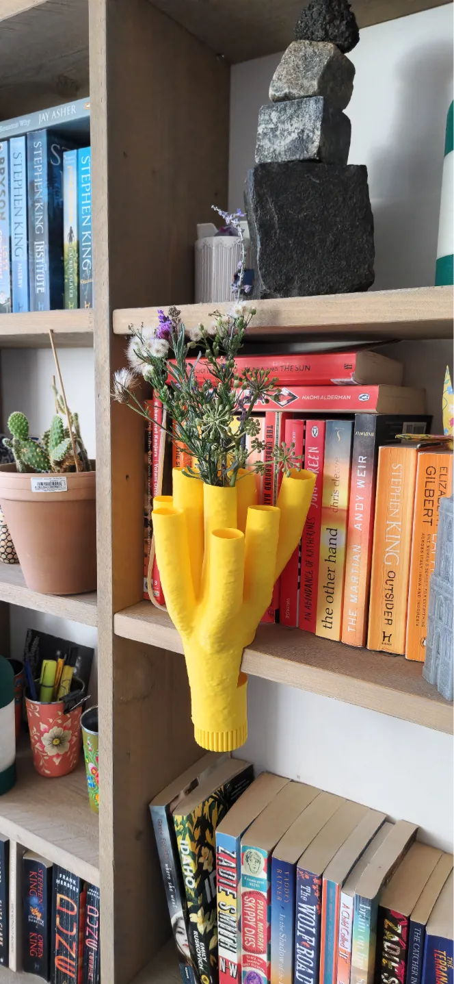 SCREW IT! Coral - Clamp-able vase for shelves