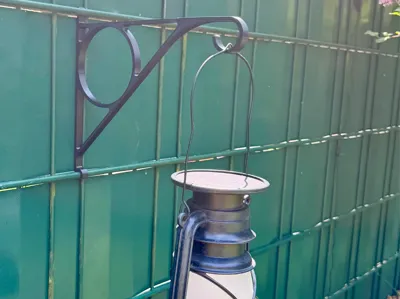 Lamp or decoration holder for mesh fence